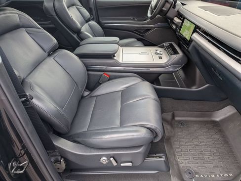 Used 2025 Lincoln Navigator Reserve AWD/4WD image 24