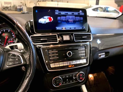 Used 2017 Mercedes-Benz GLS 550 4MATIC image 8