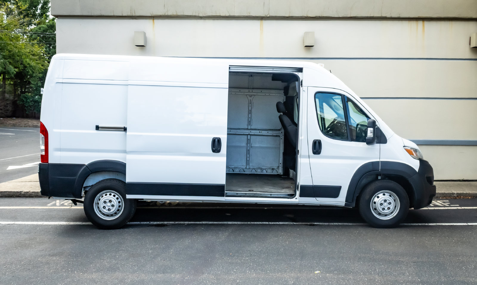 Used 2024 RAM ProMaster 2500 w/ Convenience Group FWD image 18
