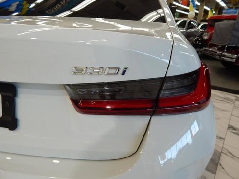 Used 2025 BMW 330i xDrive Sedan w/ M Sport Package image 35