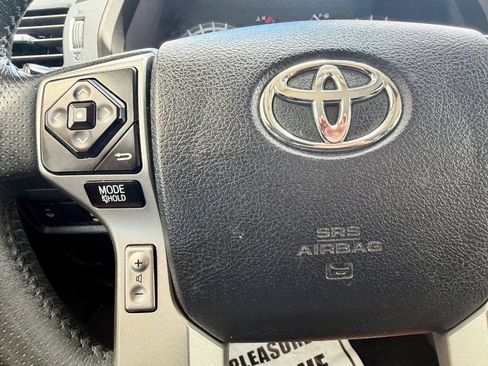 Used 2018 Toyota 4Runner SR5 AWD/4WD image 37