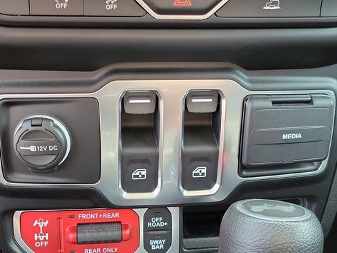 Used 2021 Jeep Wrangler Rubicon AWD/4WD image 25