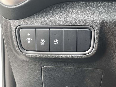 Used 2025 Kia Soul LX w/ LX Technology Package FWD image 15