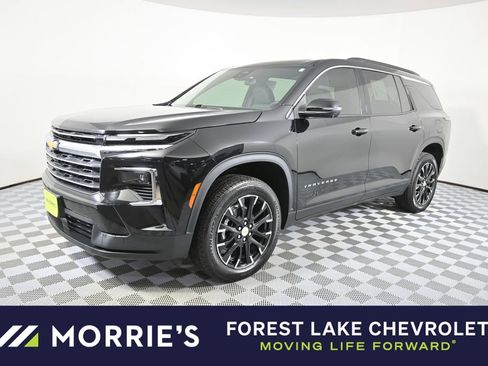 Used 2025 Chevrolet Traverse LT w/ Sun and Wheel Package image 1