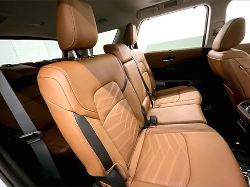 New 2025 Nissan Pathfinder Platinum image 32