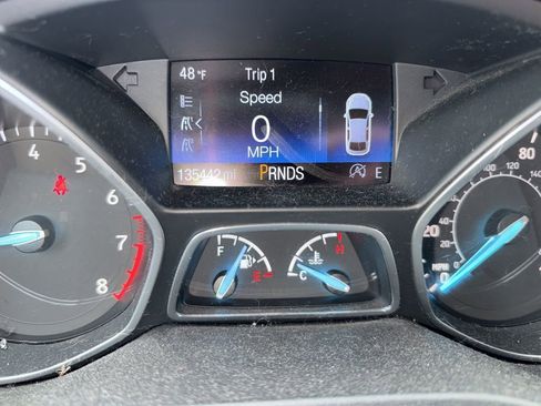 Used 2017 Ford Escape Titanium image 2