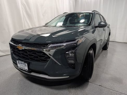 New 2026 Chevrolet Trax LT w/ Sunroof Package FWD image 6