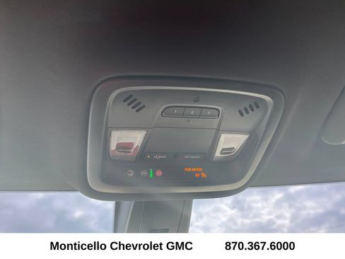Used 2023 Chevrolet Traverse LT w/ LT Premium Package AWD/4WD image 22