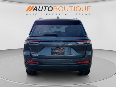 Used 2025 Jeep Grand Cherokee Altitude AWD/4WD image 5
