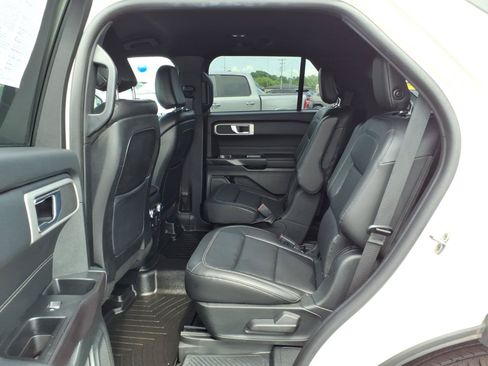 Used 2020 Ford Explorer XLT w/ Equipment Group 202A AWD/4WD image 11