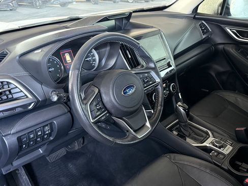 Used 2019 Subaru Forester Touring image 2