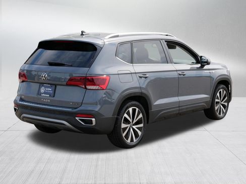 Certified 2022 Volkswagen Taos SE w/ Panoramic Sunroof Package AWD/4WD image 7