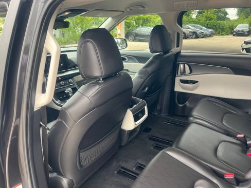 Certified 2022 Kia Carnival LX FWD image 9