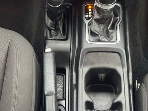 Used 2023 Jeep Gladiator Sport image 14