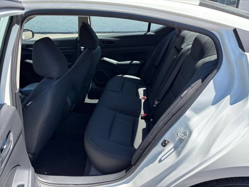 Used 2025 Nissan Altima 2.5 SV FWD image 27