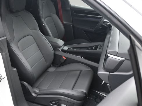 Certified 2025 Porsche Macan 4S Electric AWD/4WD image 12