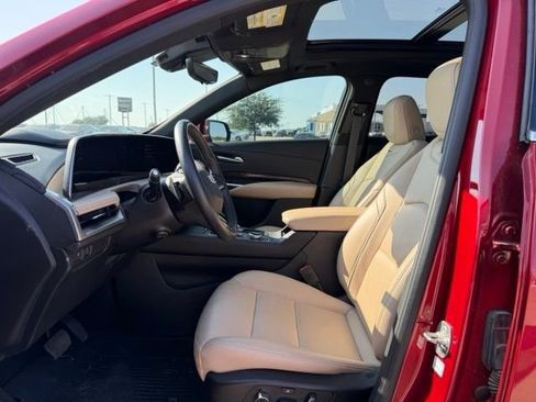 Used 2024 Cadillac XT4 Premium Luxury w/ Technology Package FWD image 13
