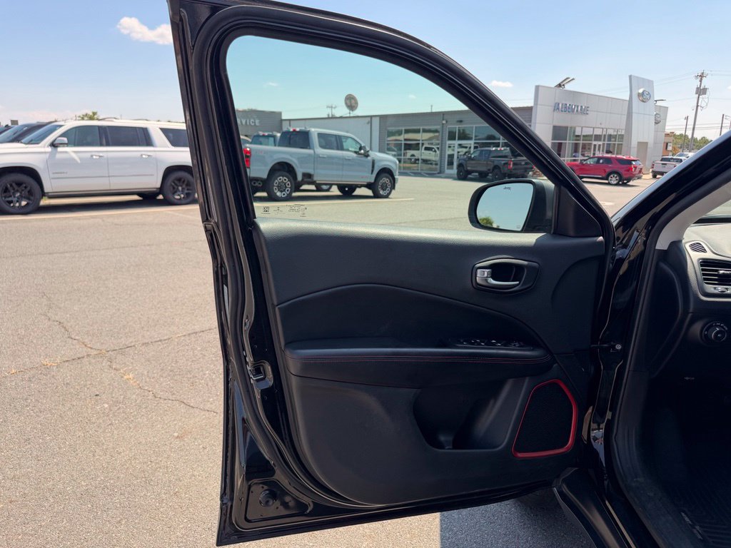 Used 2019 Jeep Compass Trailhawk w/ Cold Weather Group AWD/4WD image 12