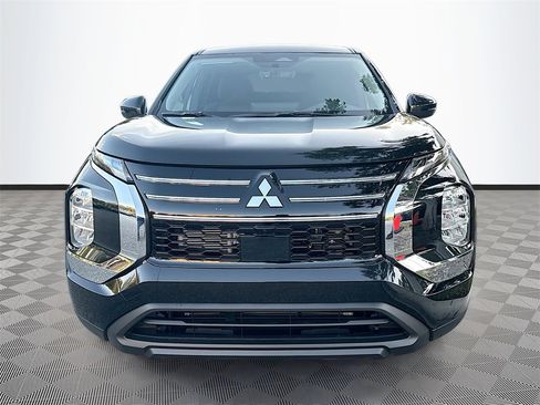 New 2026 Mitsubishi Outlander ES image 2