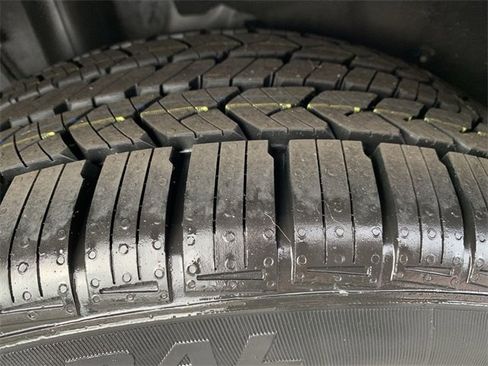 Used 2024 Toyota Camry SE image 34