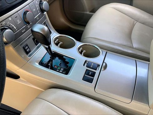 Used 2012 Toyota Highlander SE FWD image 14