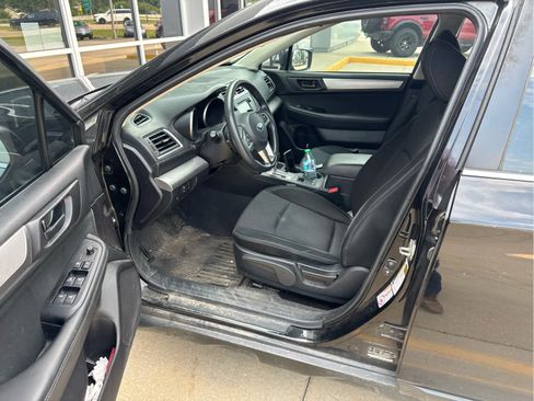 Used 2017 Subaru Outback 2.5i AWD/4WD image 6