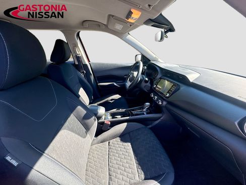 Used 2023 Nissan Kicks SV w/ Interior Electronics Package FWD image 35