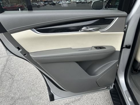 Used 2020 Cadillac XT6 Premium Luxury image 19