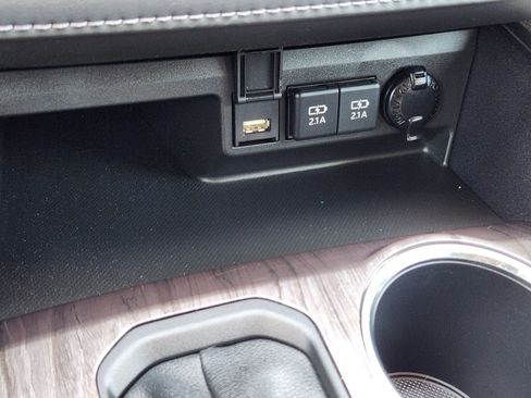Used 2021 Toyota Highlander Limited FWD image 18