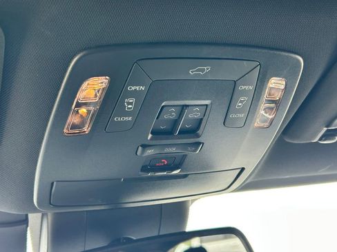 Used 2025 Toyota Sienna XLE Woodland Edition image 22