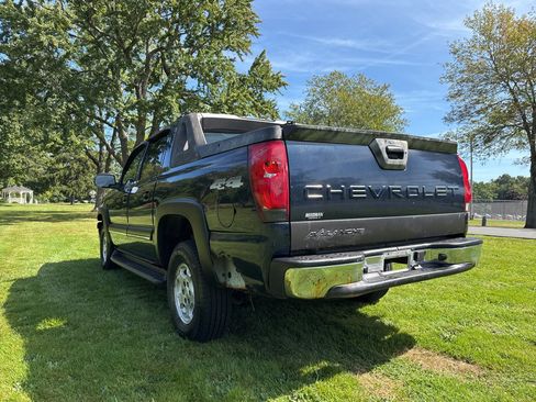 Used 2004 Chevrolet Avalanche 4x4 image 12