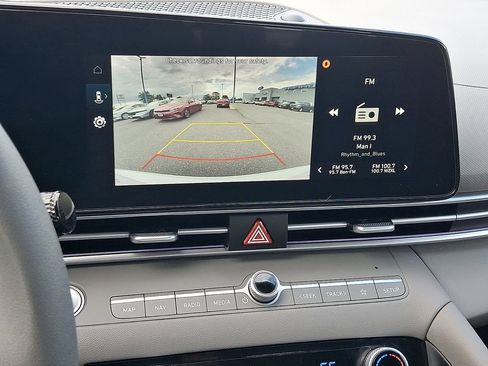 Used 2024 Hyundai Elantra SEL FWD image 17