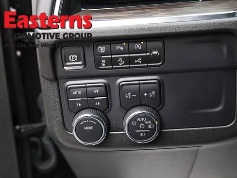 Used 2025 Chevrolet Suburban Z71 AWD/4WD image 22