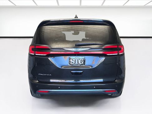 Used 2023 Chrysler Pacifica Touring-L image 5