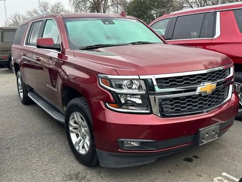 Used 2019 Chevrolet Suburban LT image 2