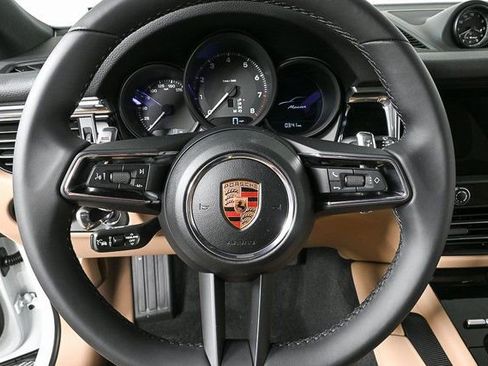 Certified 2026 Porsche Macan image 10
