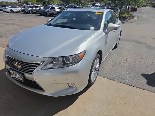 Used 2013 Lexus ES 350 w/ Luxury Pkg FWD image 2
