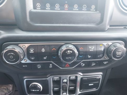 Used 2018 Jeep Wrangler Unlimited Sport S AWD/4WD image 17