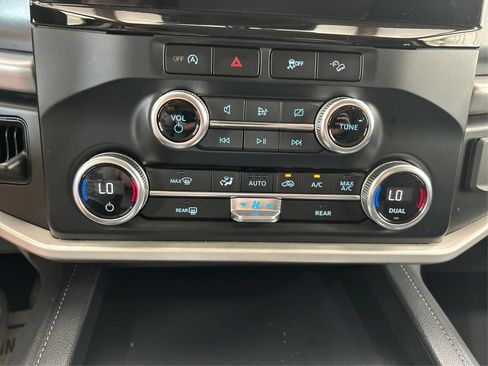 Used 2024 Ford Expedition XLT AWD/4WD image 25
