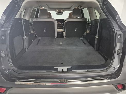 Used 2023 Toyota Highlander Platinum image 13