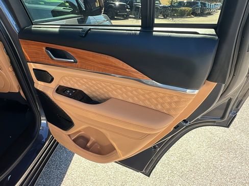 Used 2024 Jeep Grand Cherokee Summit image 21