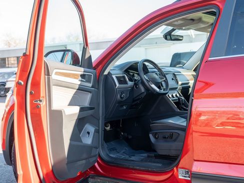 Used 2021 Volkswagen Atlas SE w/ Panoramic Sunroof Package image 11