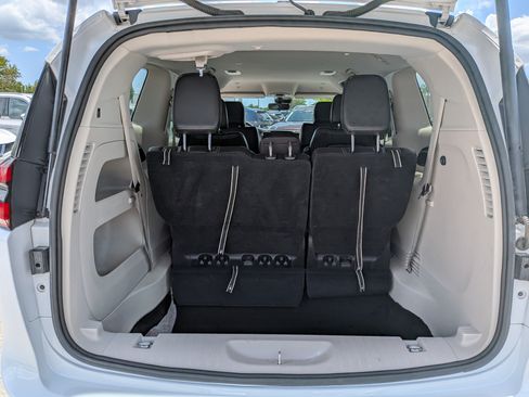 Used 2024 Chrysler Pacifica Touring-L FWD image 13
