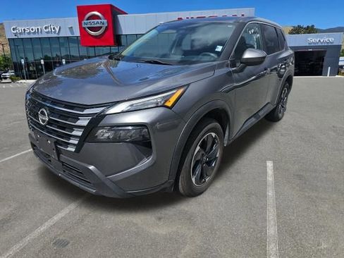 Used 2024 Nissan Rogue SV image 3