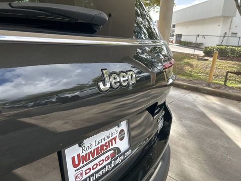 Used 2022 Jeep Grand Cherokee L Limited image 19