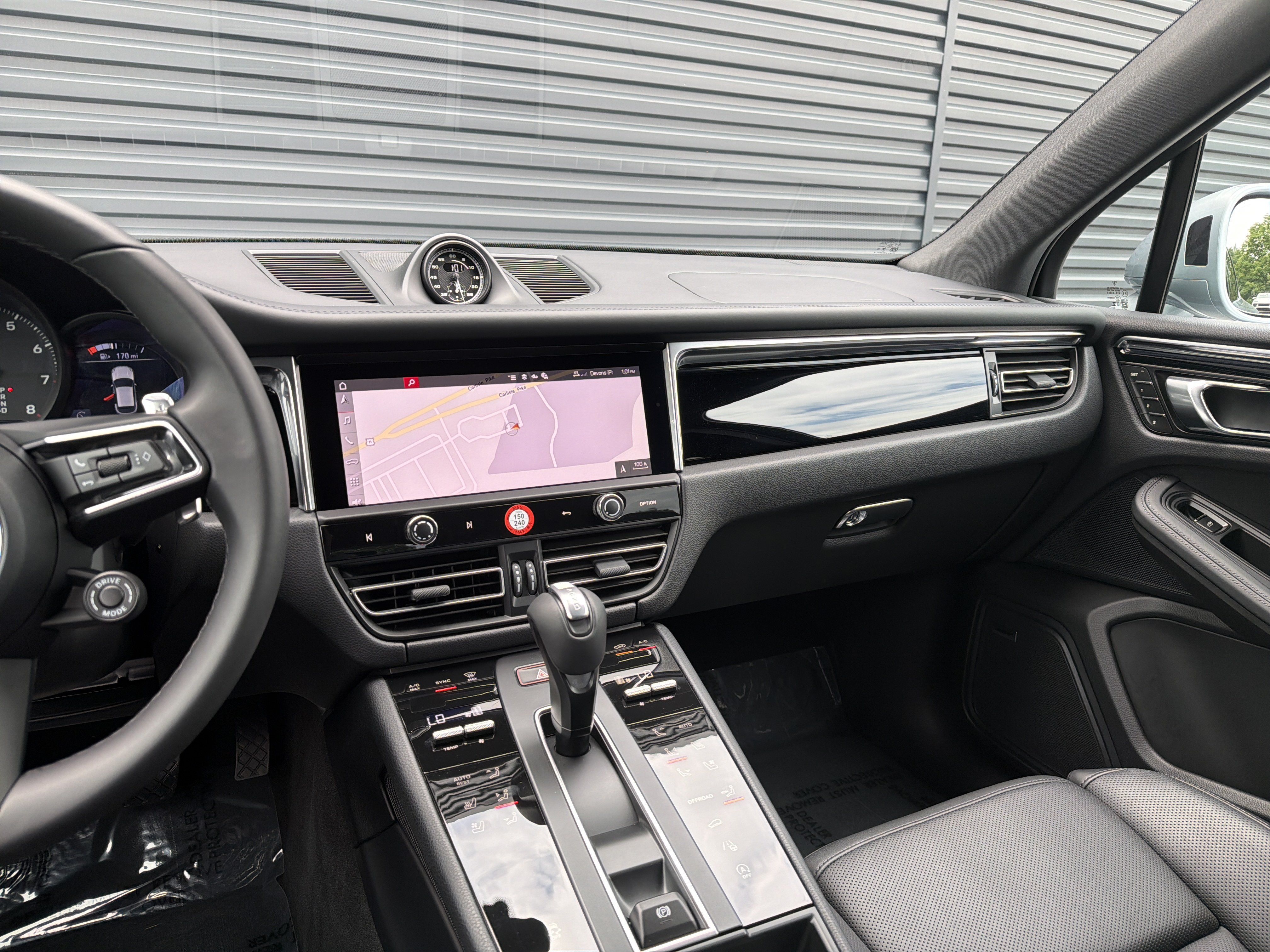 Certified 2026 Porsche Macan AWD/4WD image 15