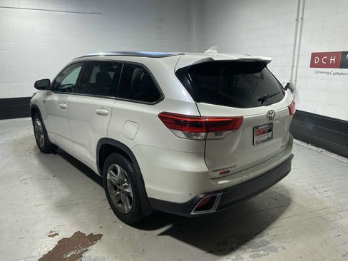 Used 2018 Toyota Highlander Limited Platinum AWD/4WD image 4