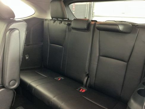 Used 2020 Toyota Highlander XLE AWD/4WD image 28