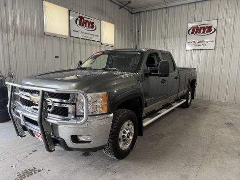 Used 2011 Chevrolet Silverado 2500 LT w/ Interior Plus Package AWD/4WD image 12