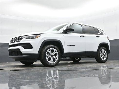 Used 2025 Jeep Compass Sport w/ Mopar Graphics Package image 42